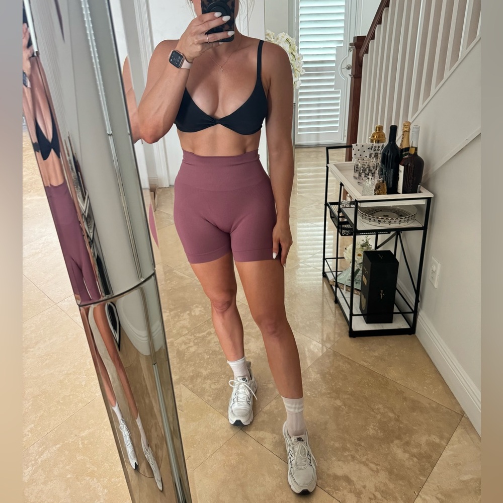 Set active rose color bike shorts. Size S